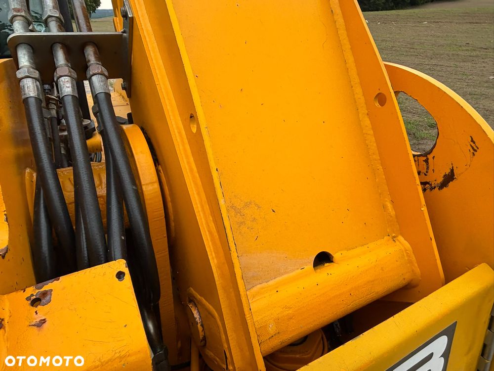 JCB - 7