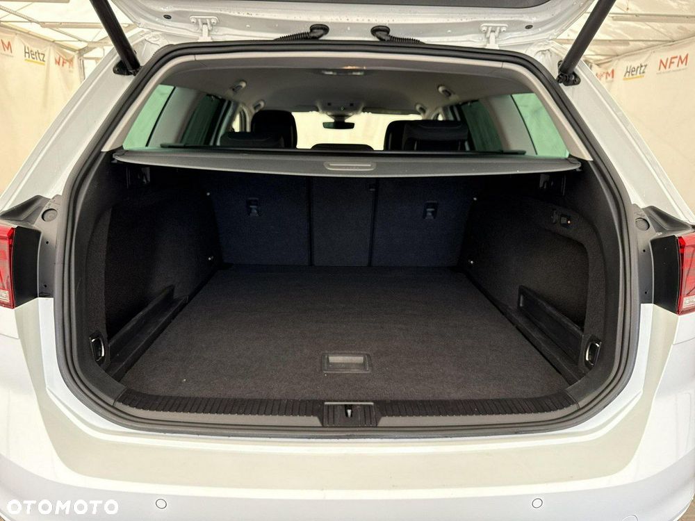 Volkswagen Passat - 20