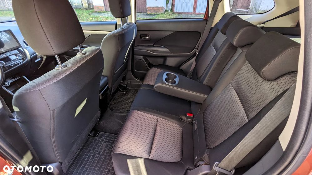 Mitsubishi Outlander 2.0 Intense + - 23