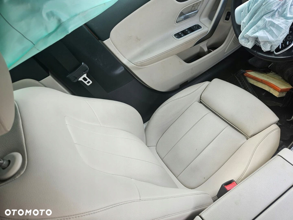Mercedes- KL-A W177 2018/07- FOTELE KANAPA SKÓRA JASNA KOMPLET