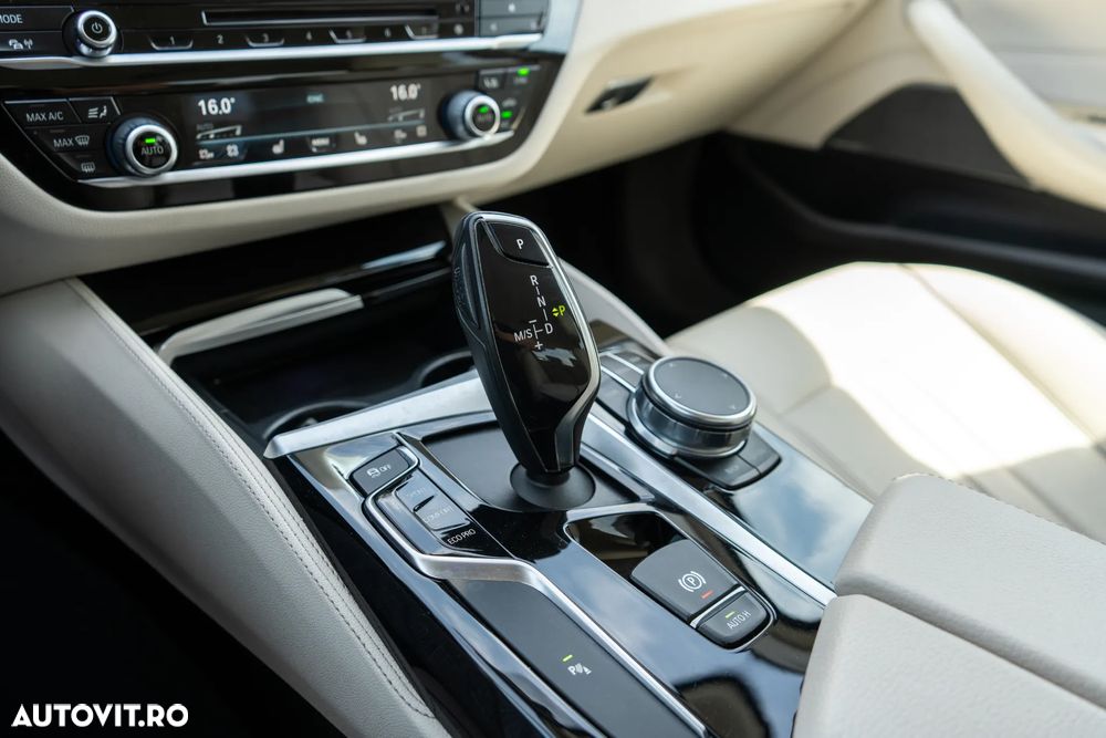 BMW Seria 5 540i xDrive AT - 34