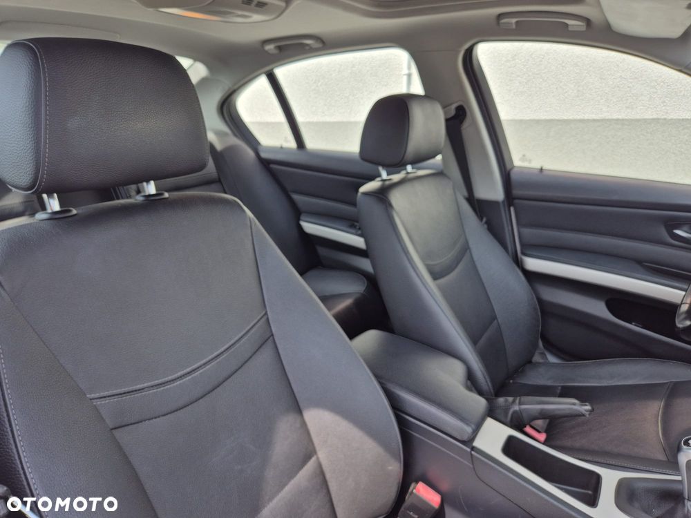 BMW Seria 3 318i Edition Exclusive - 16