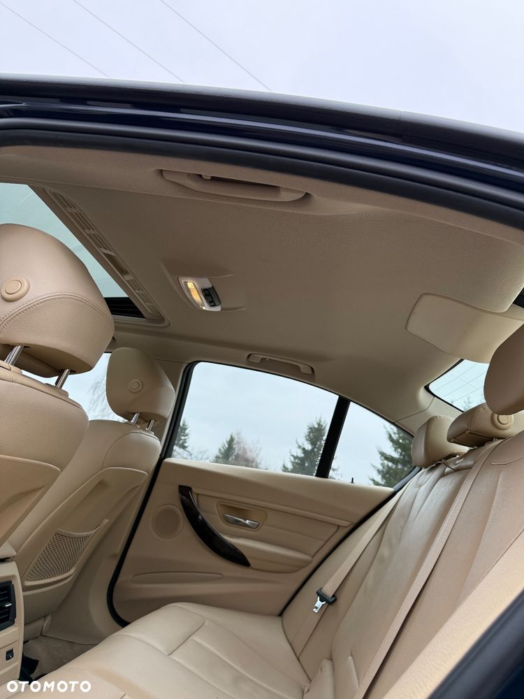 BMW Seria 3 328i xDrive - 12