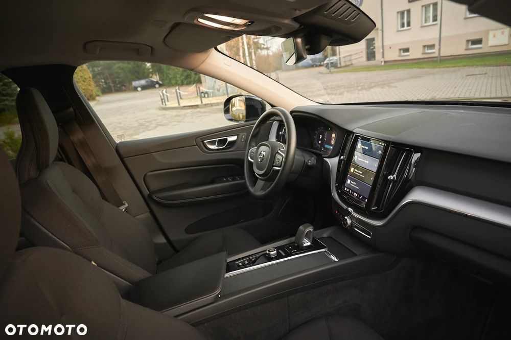 Volvo XC 60 D4 Momentum Pro - 25