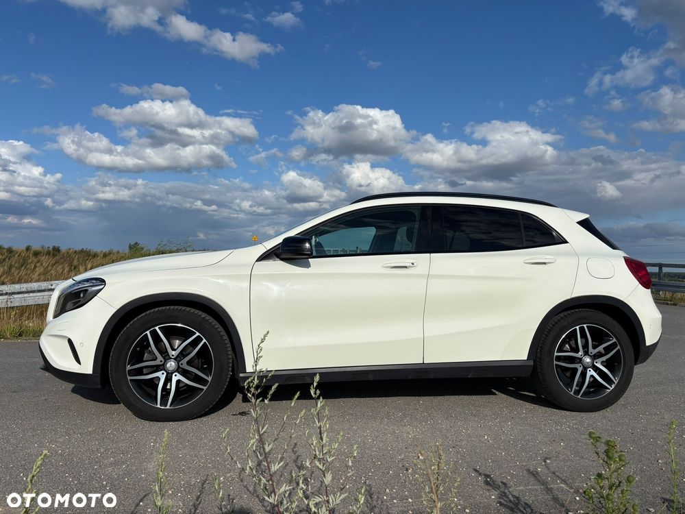 Mercedes-Benz GLA 220 d 4-Matic Urban - 2