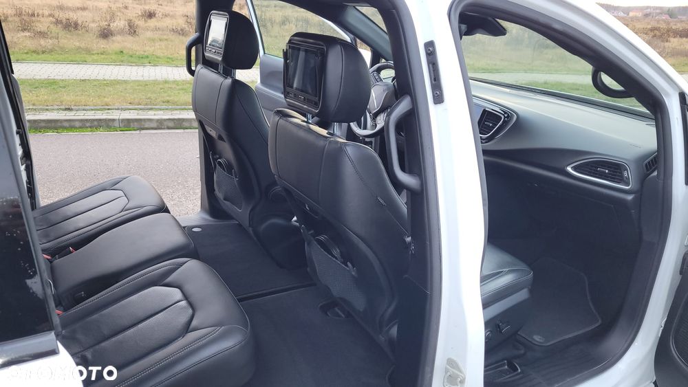 Chrysler Pacifica - 7