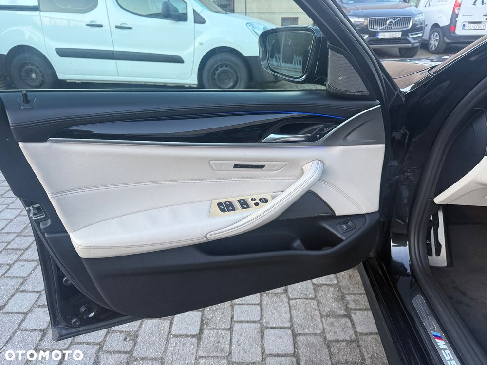 BMW Seria 5 M550i xDrive - 19
