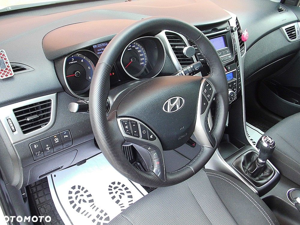 Hyundai i30 1.6 CRDi Fifa World Cup Edition - 10