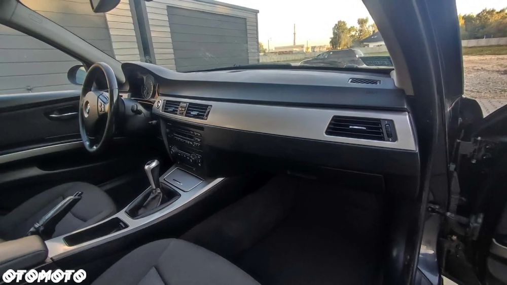BMW Seria 3 318i - 11