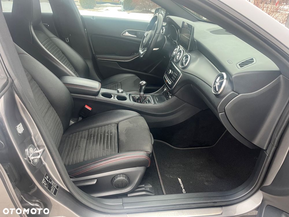 Mercedes-Benz CLA 180 Peak Edition - 4