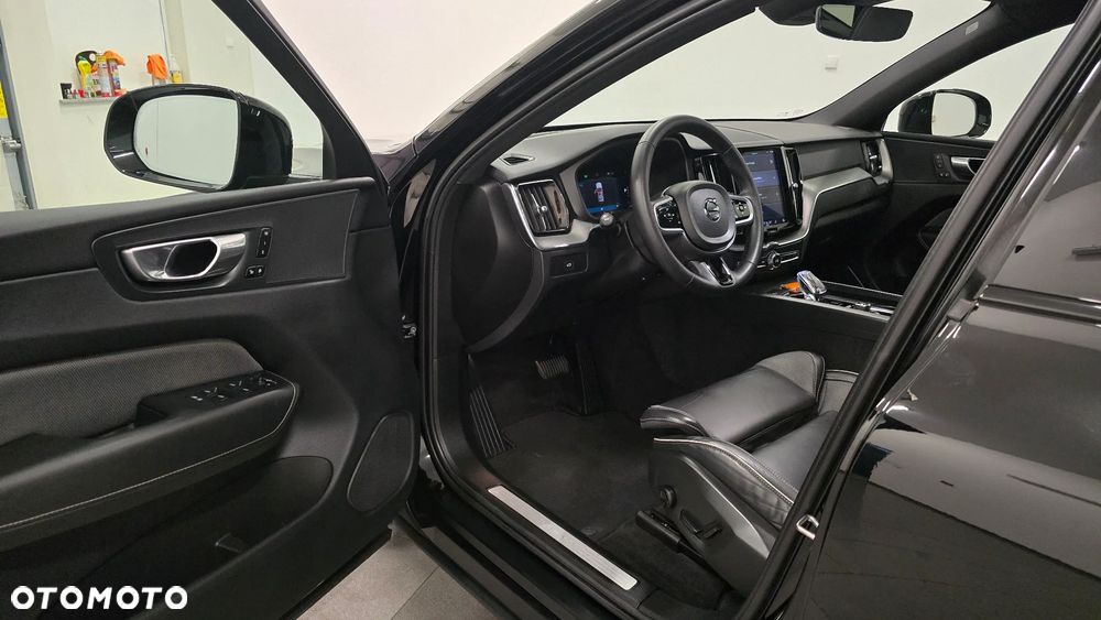 Volvo XC 60 B4 D Plus Dark - 5