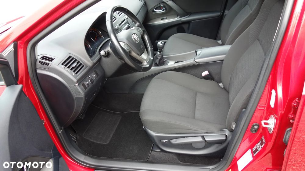Toyota Avensis 1.8 Sol - 15
