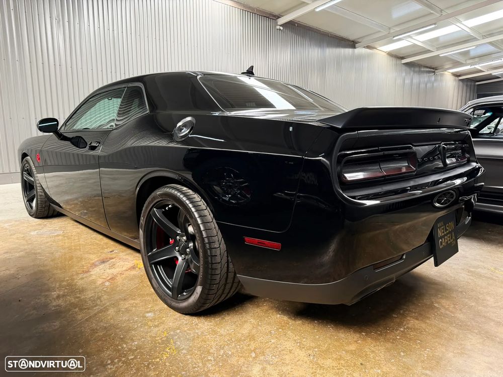 Dodge Challenger Auto SRT Hellcat - 6