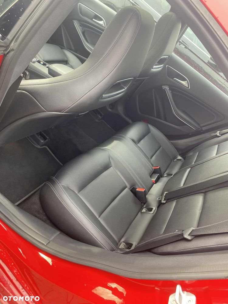 Mercedes-Benz CLA 250 7G-DCT AMG Line - 13