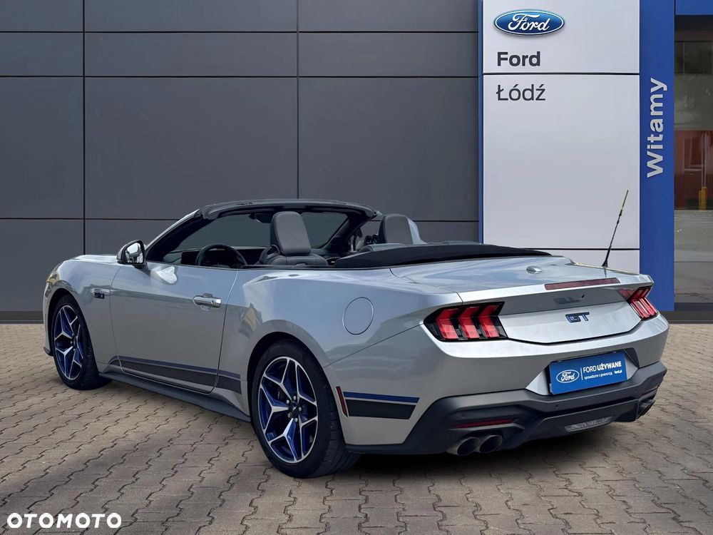 Ford Mustang - 4