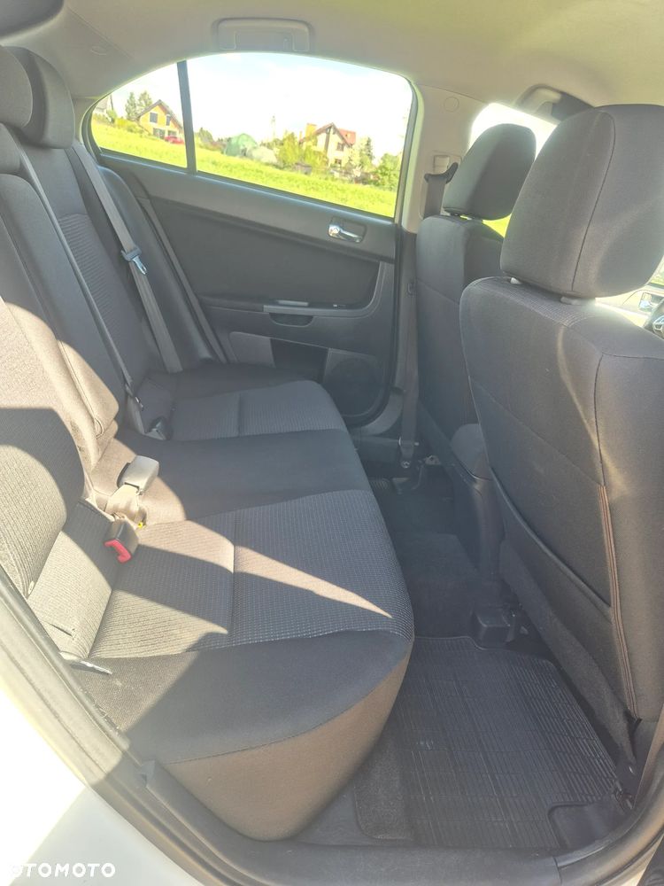 Mitsubishi Lancer 1.5 Invite - 22