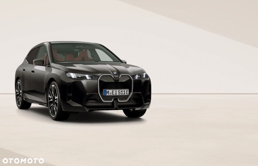 BMW iX - 4