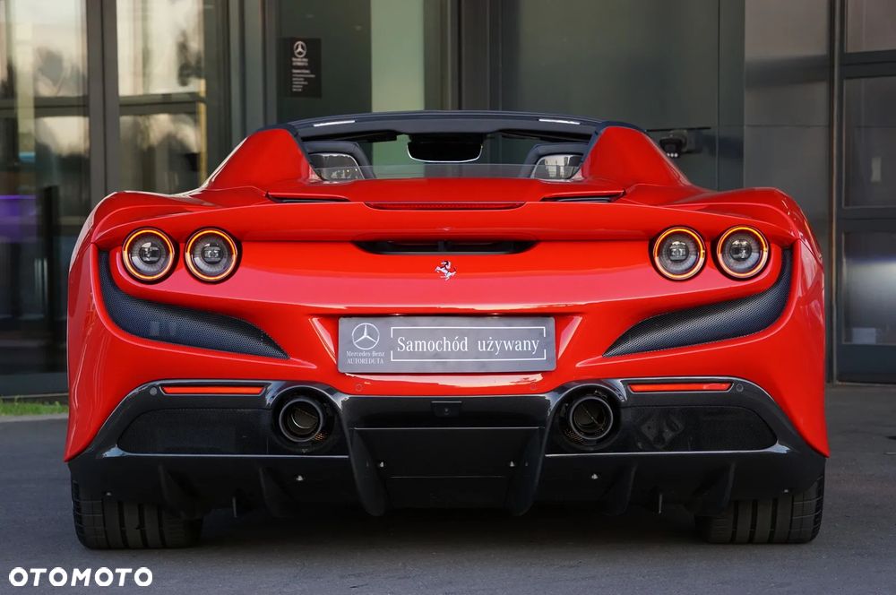 Ferrari F8 Spider - 7