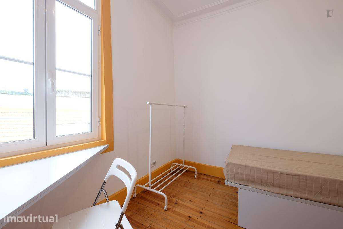 Quarto - localizado em Baixa Coimbra - Grande imagem: 4/13