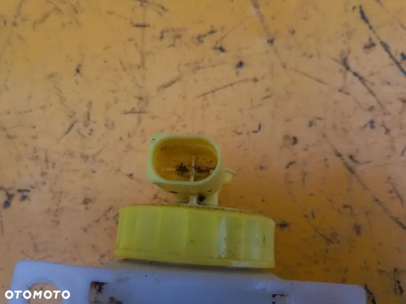 Zbiorniczek płynu hamulcowego Case Maxxum 140 - 6