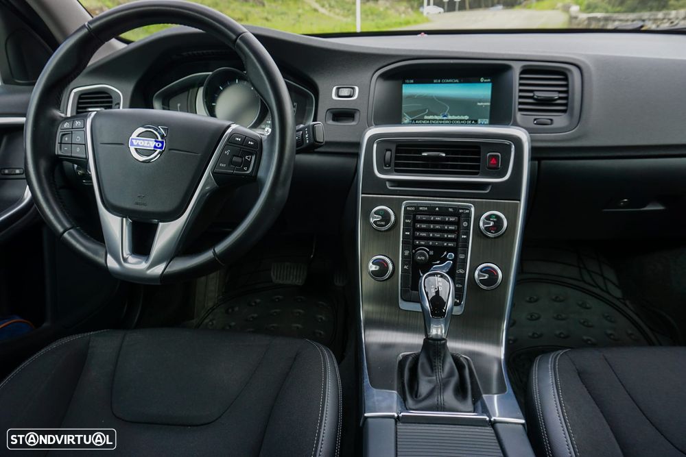Volvo S60 2.0 D4 Momentum Geartronic - 22