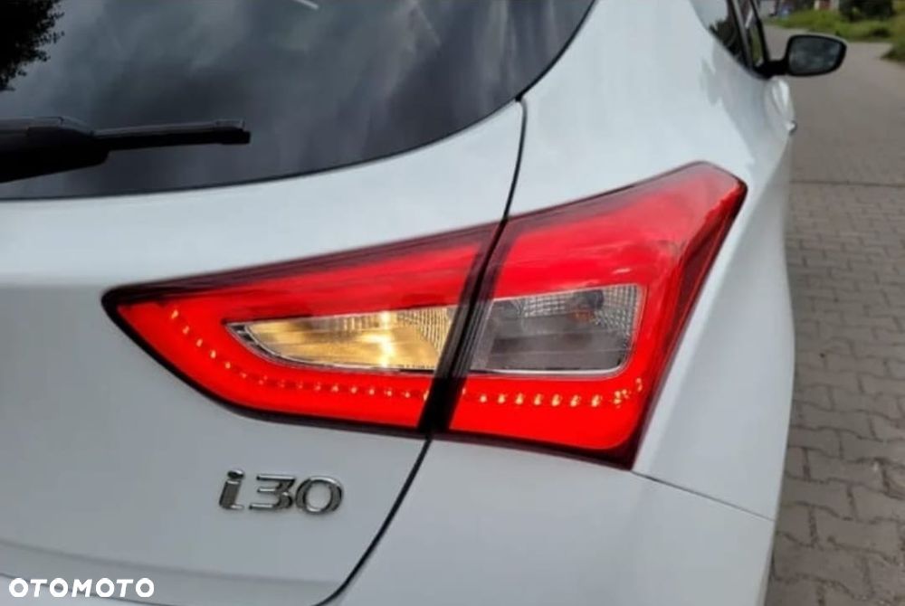 Hyundai i30 1.6 GDI BlueDrive Premium DCT - 4