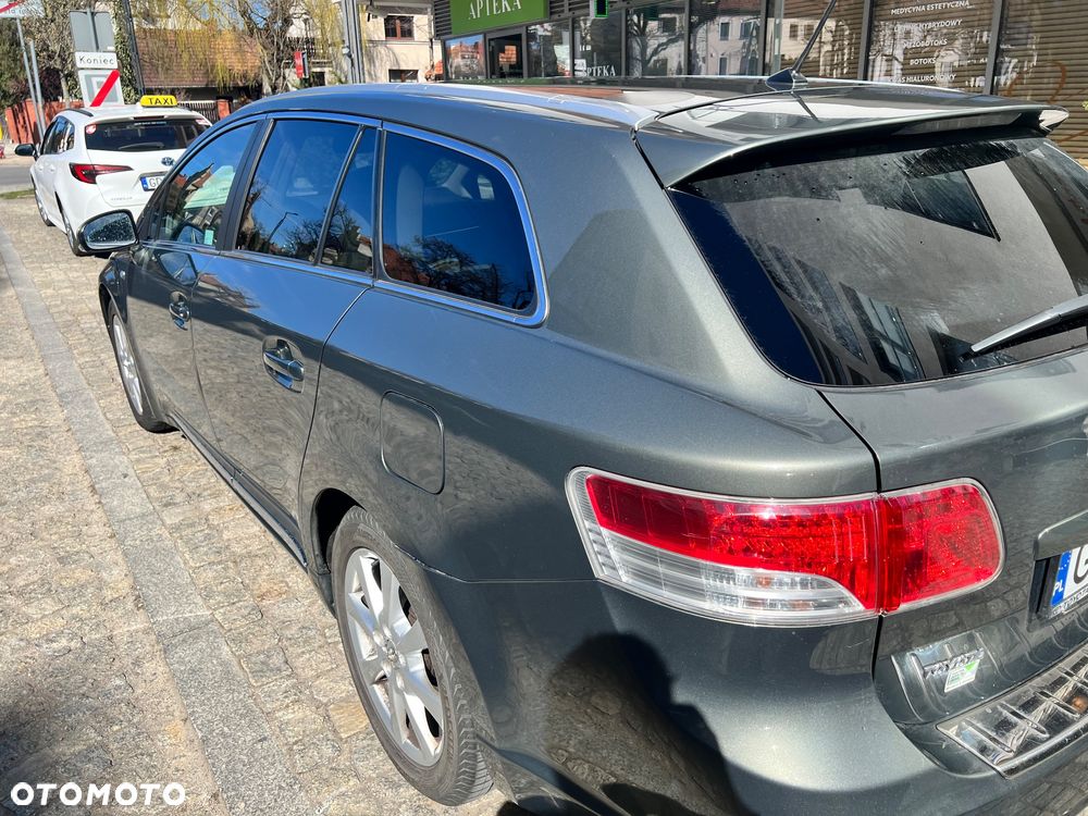 Toyota Avensis 2.2 D-4D Prestige - 4
