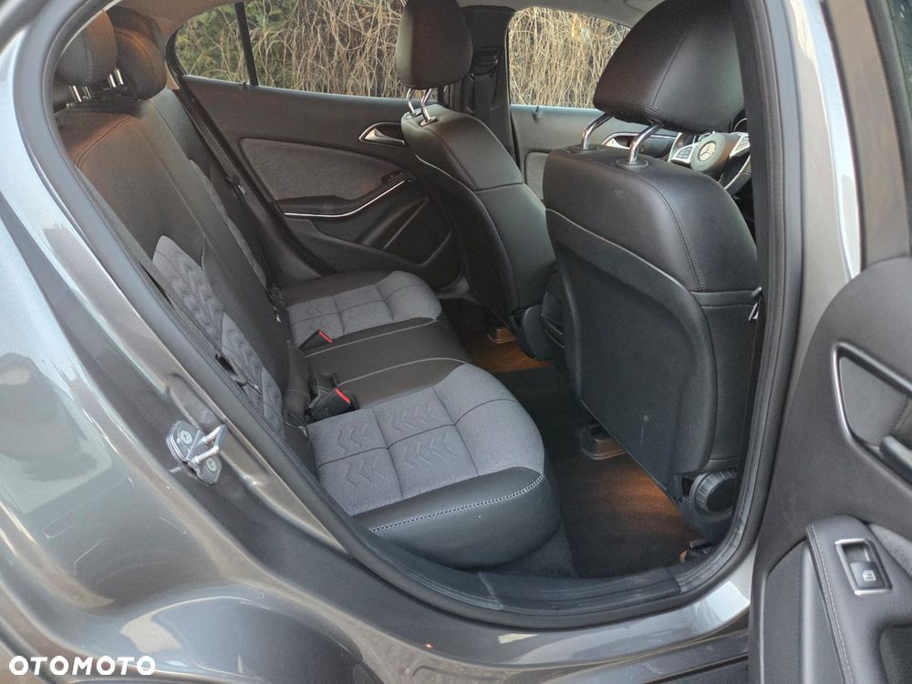 Mercedes-Benz GLA 180 - 12
