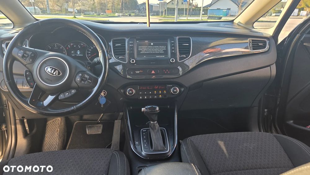 Kia Carens - 33