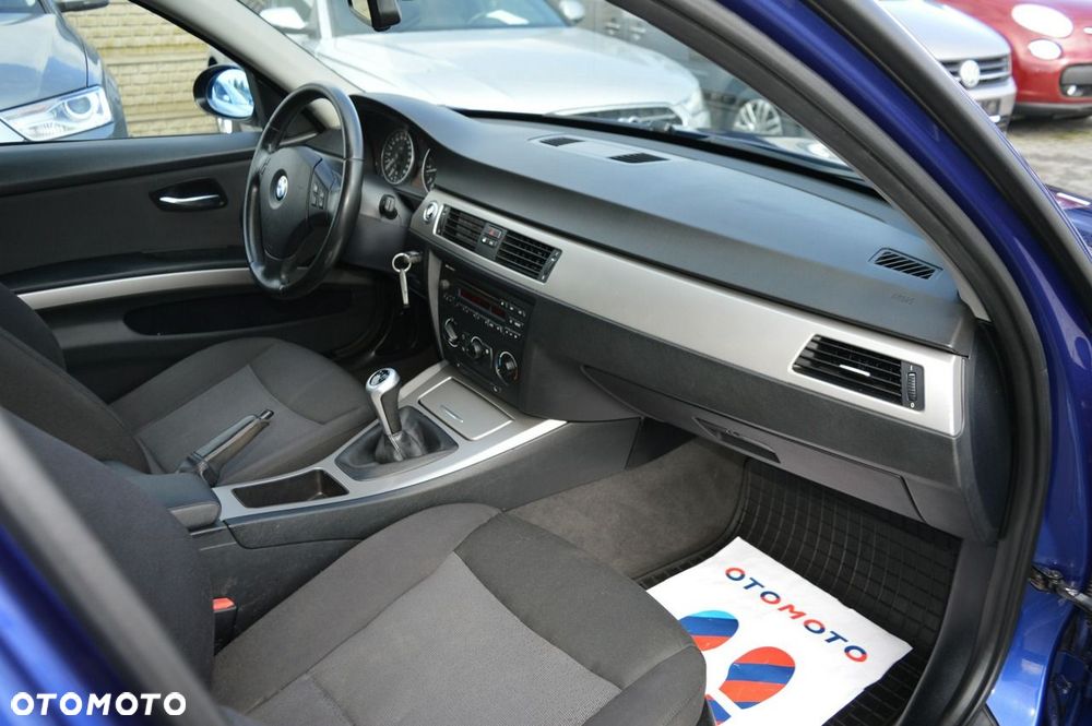 BMW Seria 3 318i - 22