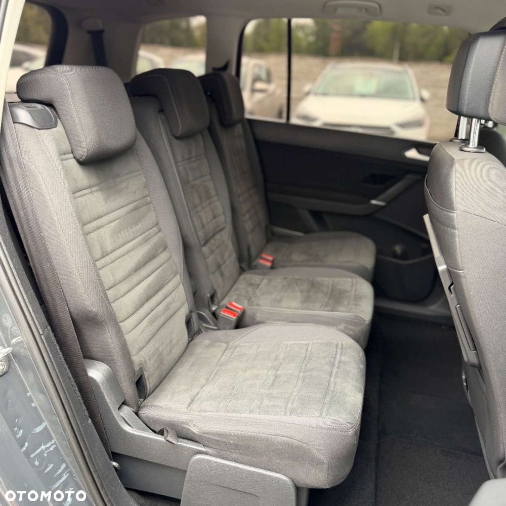 Volkswagen Touran - 29