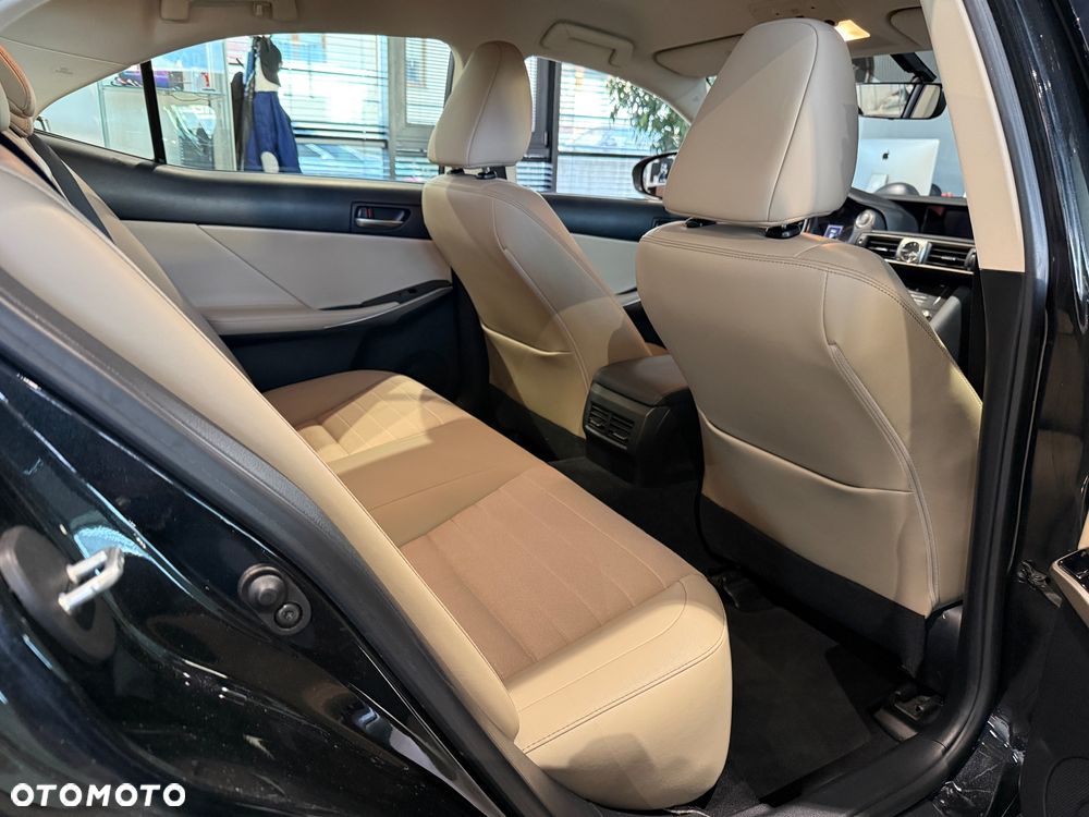 Lexus IS 200t Executive Line - 9