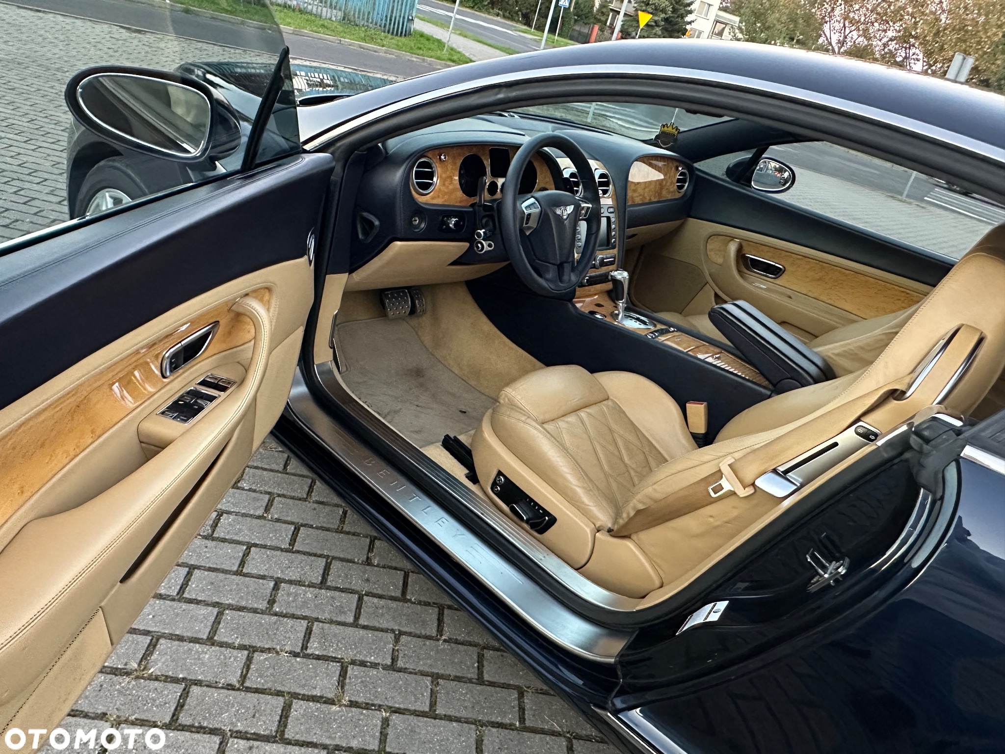 Bentley Continental GT Standard - 35