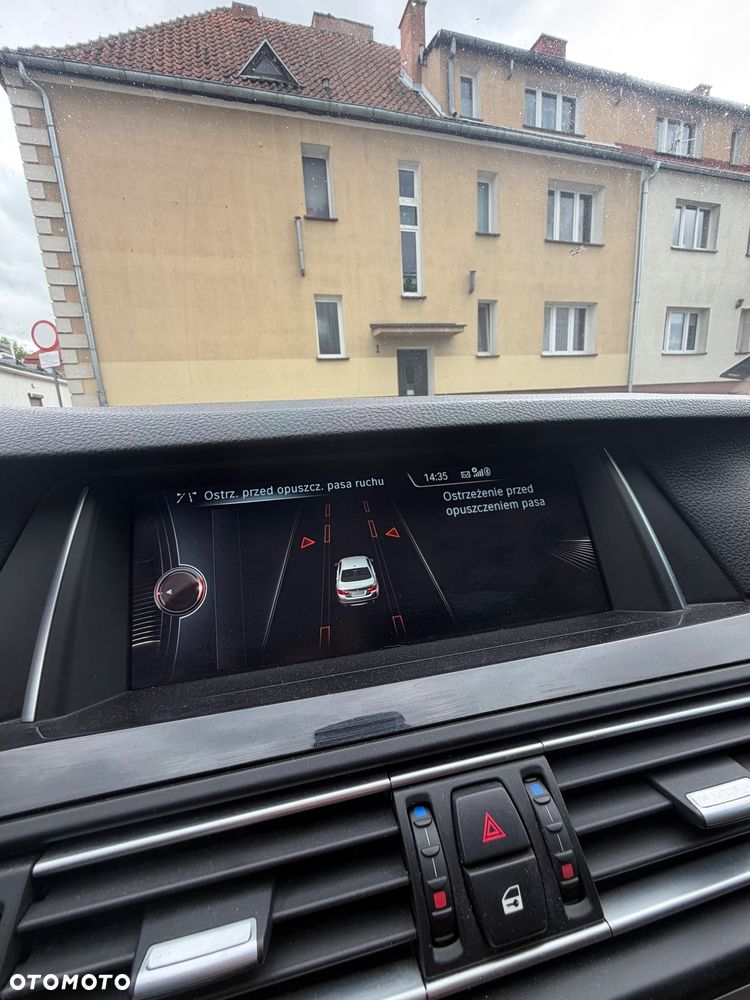 BMW Seria 5 525d xDrive - 28