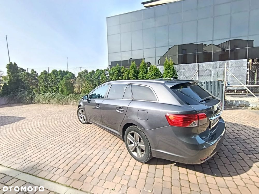 Toyota Avensis 2.0 D-4D Premium - 12