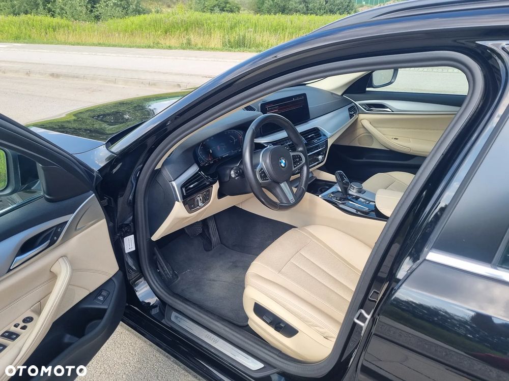 BMW Seria 5 518d mHEV - 10