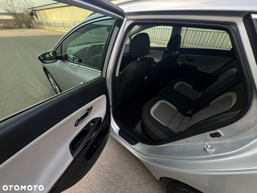 Kia Ceed 1.6 GDI DCT Platinum Edition - 11