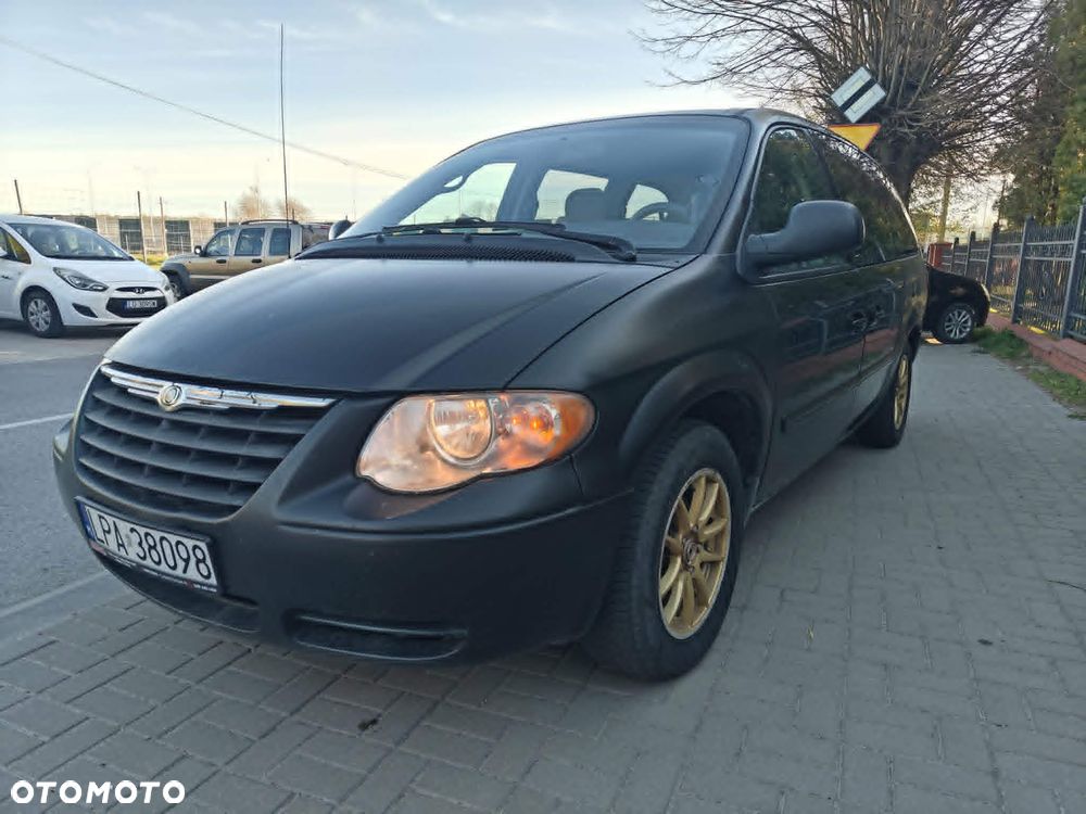 Chrysler Town & Country - 2
