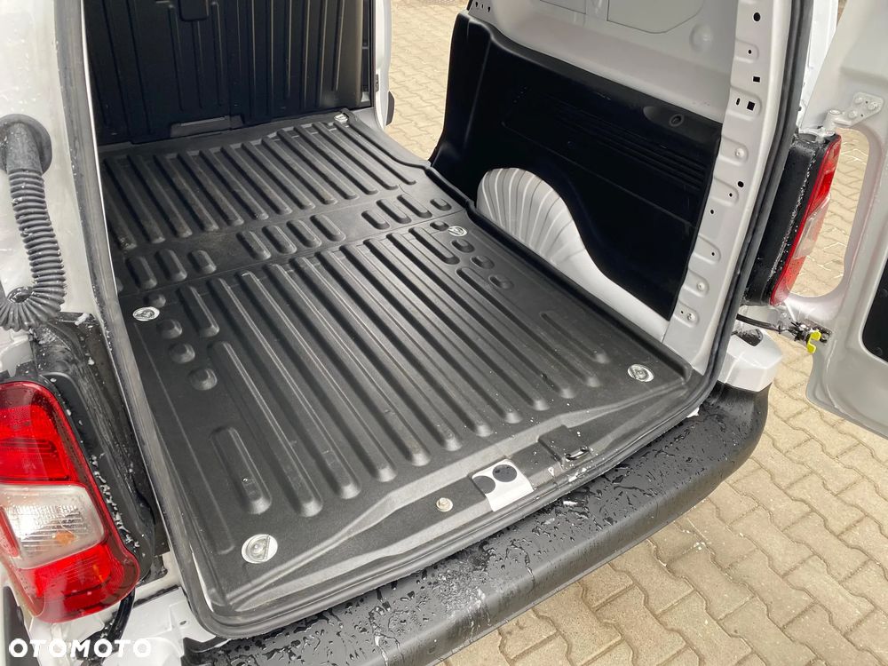 Peugeot PARTNER Van Long L2H1 1.5 100KM - 16