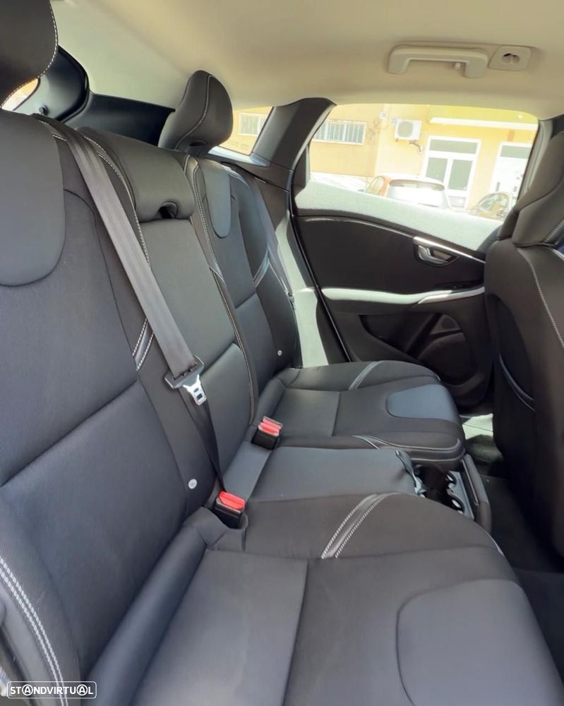 Volvo V40 2.0 D3 Momentum - 12