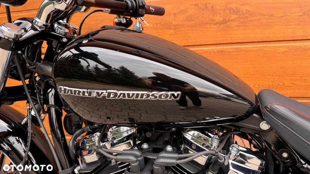 Harley-Davidson Softail Breakout - 8