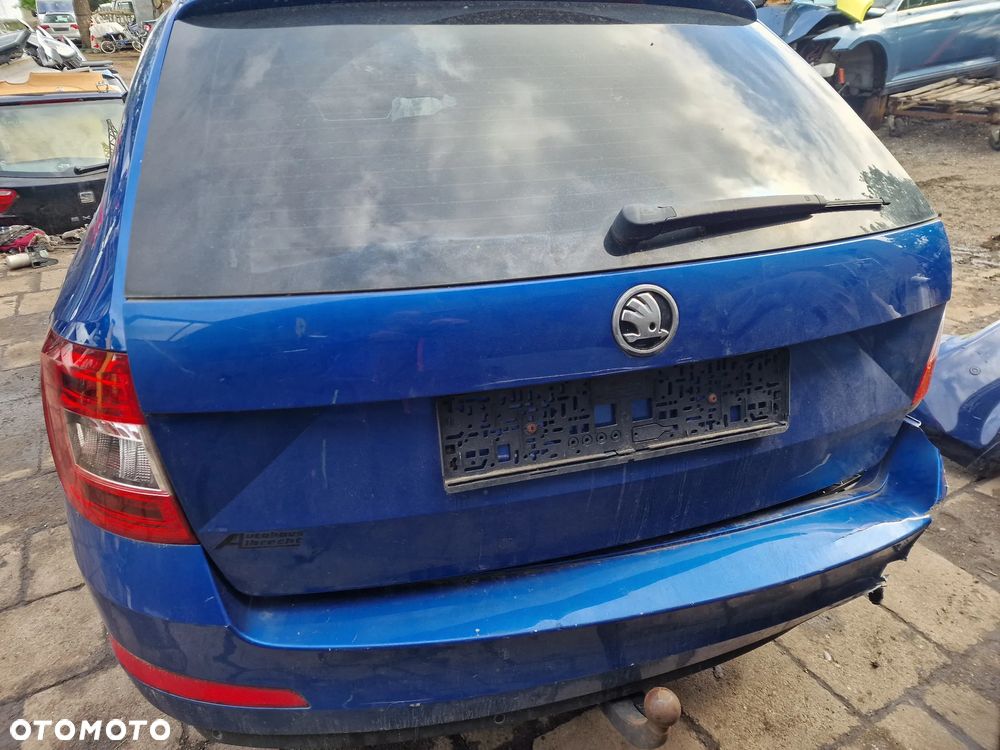 Klapa  tył  skoda  octavia  III  kombi  w  kolorze  LF5W - 2
