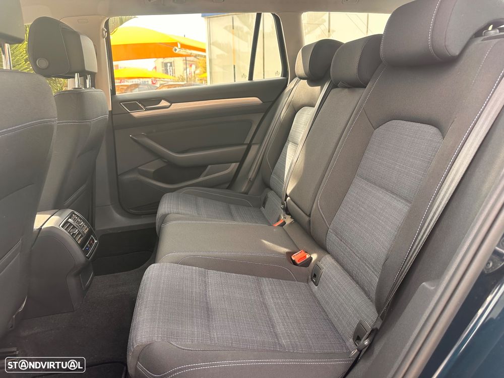 VW Passat Variant - 40
