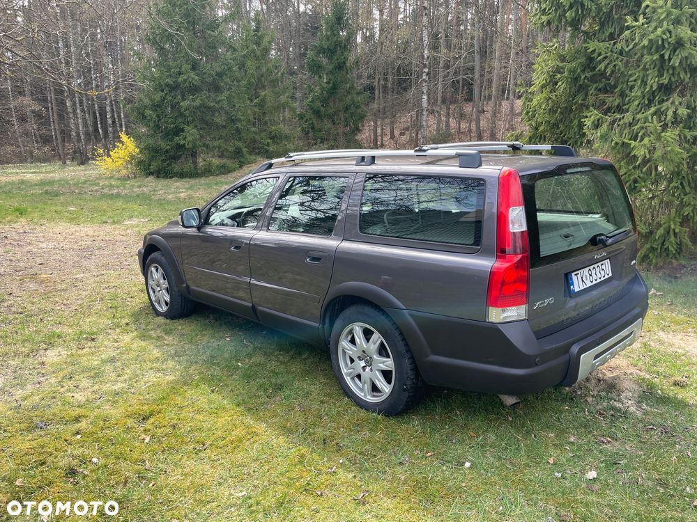 Volvo XC 70 D5 AWD Momentum - 4