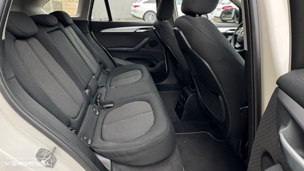 BMW X1 25 e xDrive - 22