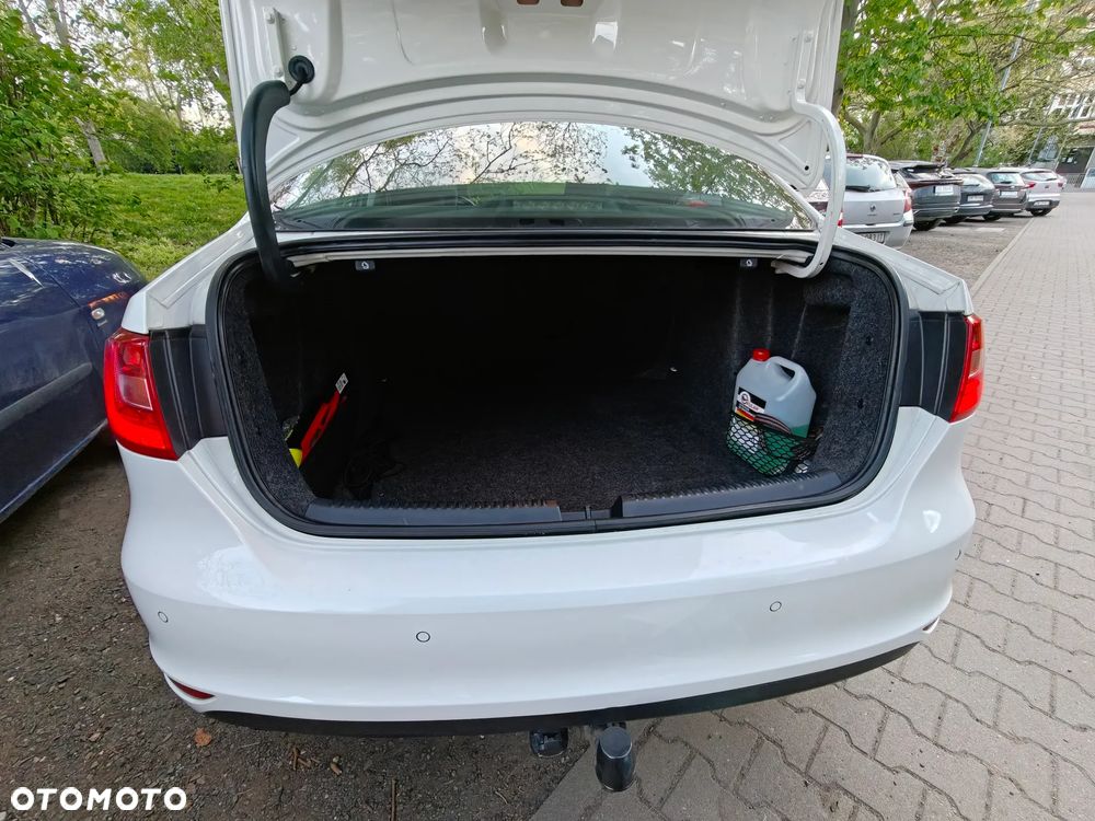 Volkswagen Jetta 1.6 TDI Comfortline DSG - 10