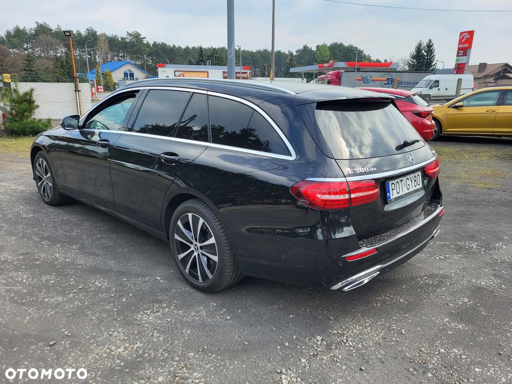 Mercedes-Benz Klasa E 300 de 4Matic 9G-TRONIC Exclusive - 4