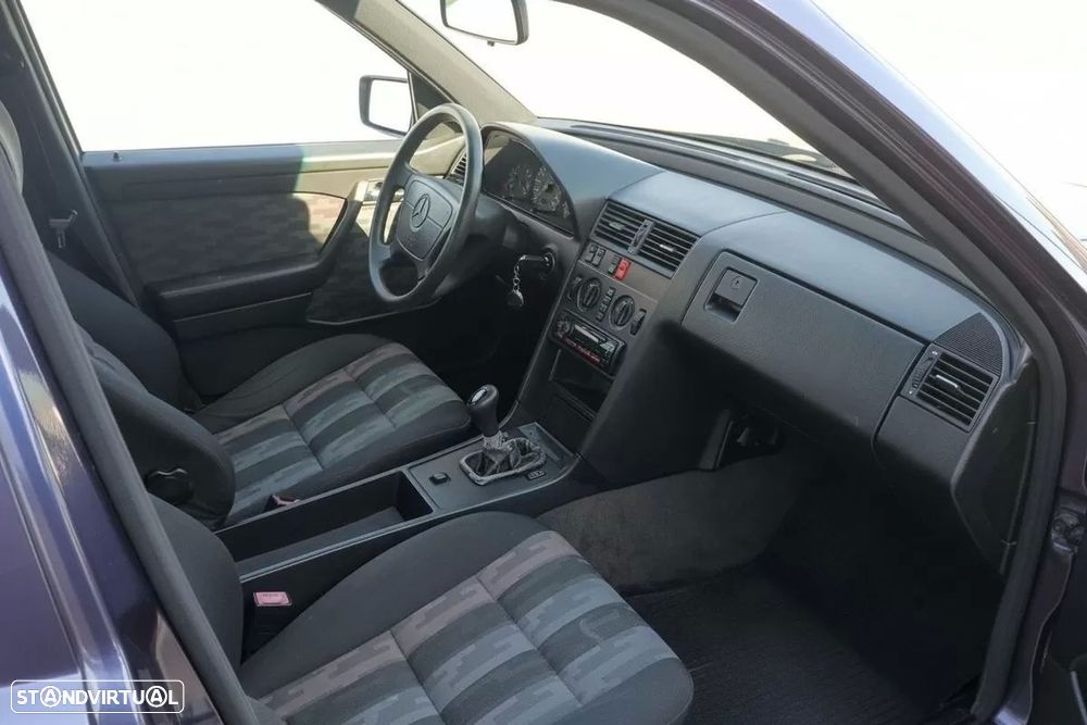 Mercedes-Benz C 180 Elegance - 13