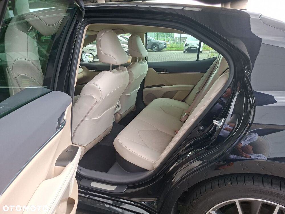 Toyota Camry - 12