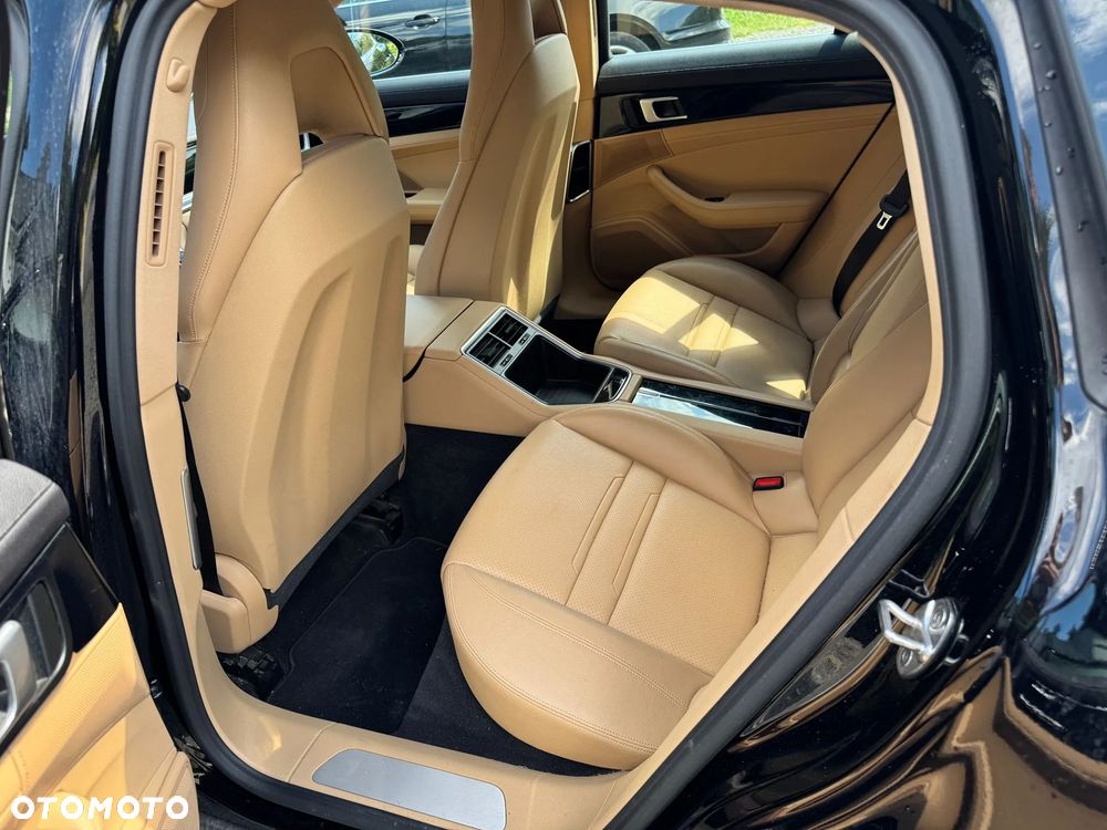 Porsche Panamera 4 E-Hybrid - 14